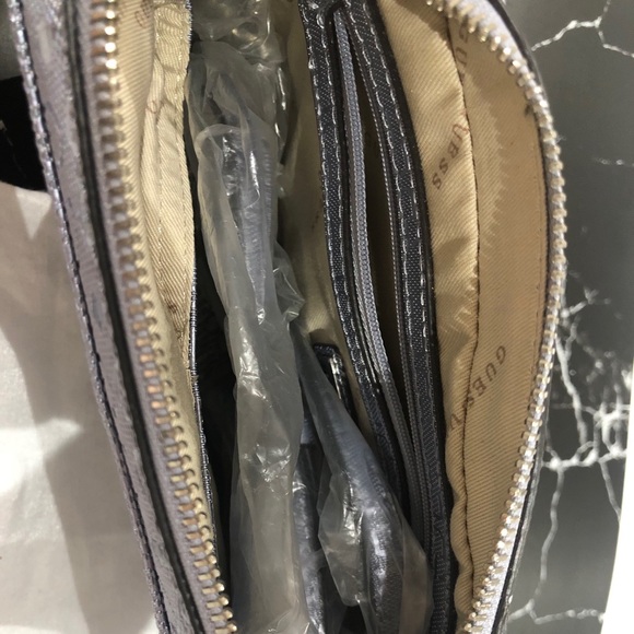 GUESS ICE BAG- brand new - Picture 2 of 6